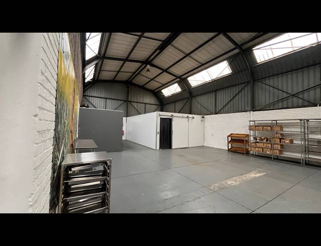 550M² WAREHOUSE TO LET IN SPARTAN